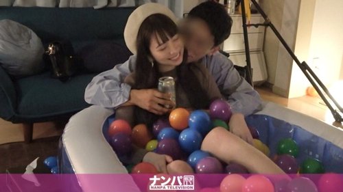 资深高手偷拍撩妹：白皙苗条美女被背后猛干