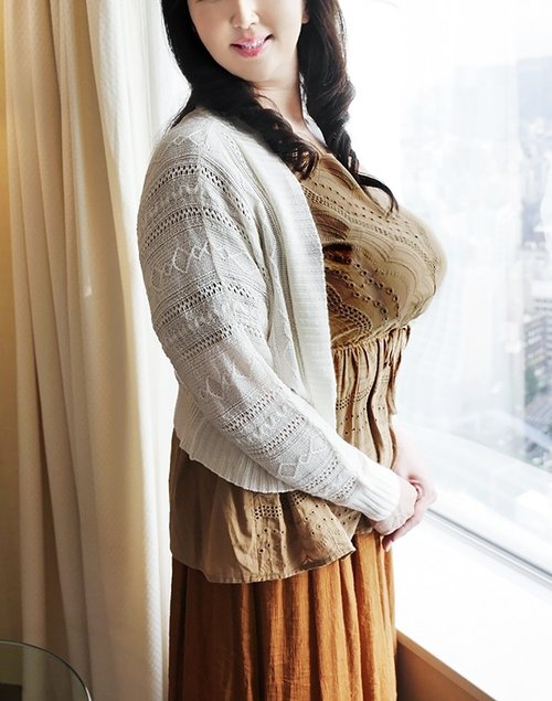 52歳Iカップ熟女の初不倫：巨乳主婦の初体験、剃り毛マンコが激痛で失神