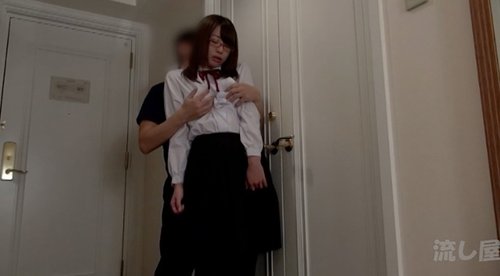 FC2 初美咲 無碼 中出 蘿莉制服 吞精