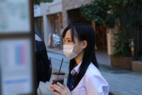 制服少女无码外流，FC2私拍偷窥实录