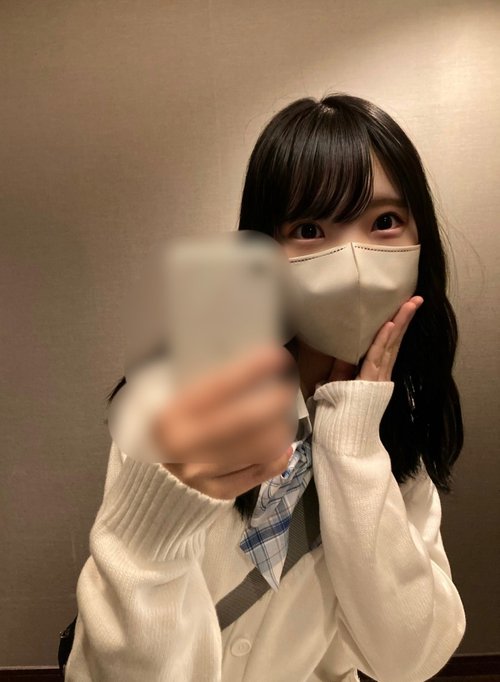 18歲坂道系美少女第一次顏射：清純少女被巨屌調教