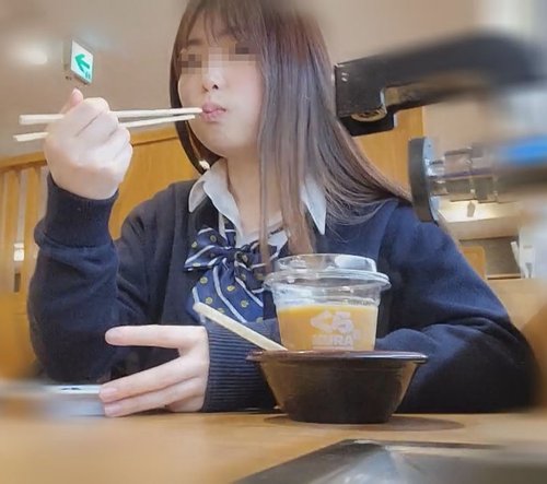 FC2 無碼素人新人露臉：大叔內射初體驗