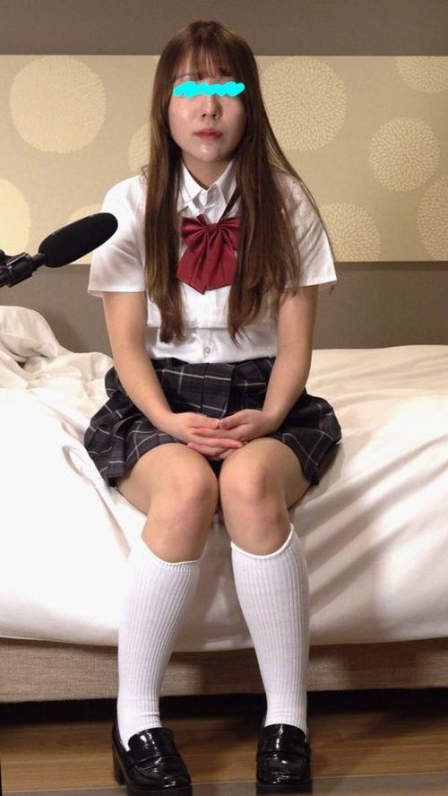 19歳の少年が生精子そばを食べる！美味しそうに吸い上げる